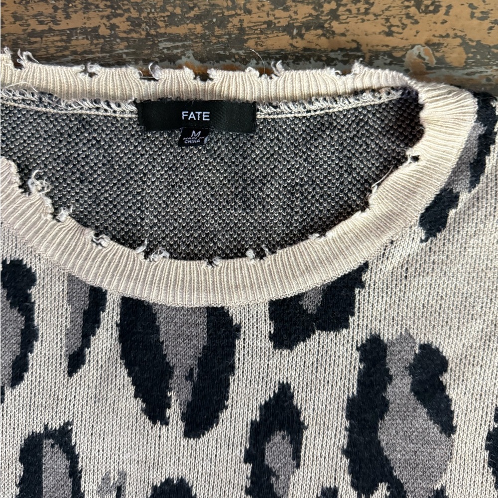 Fate Anthropologie Distressed Leopard Print Sweater ~ Size Medium 💚🍄 - Picture 6 of 7